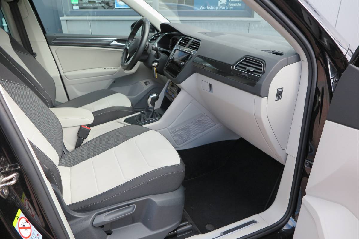 Volkswagen Tiguan Volkswagen Tiguan 1.4 TSI eHybrid Elegance 245pk  DSG ,Led matrix,Virtual cockpit,Trekhaak,Stoelverwarming, Led, DAB+ , PDC, LMV Stuurwiel verwarmd, Carplay etc .