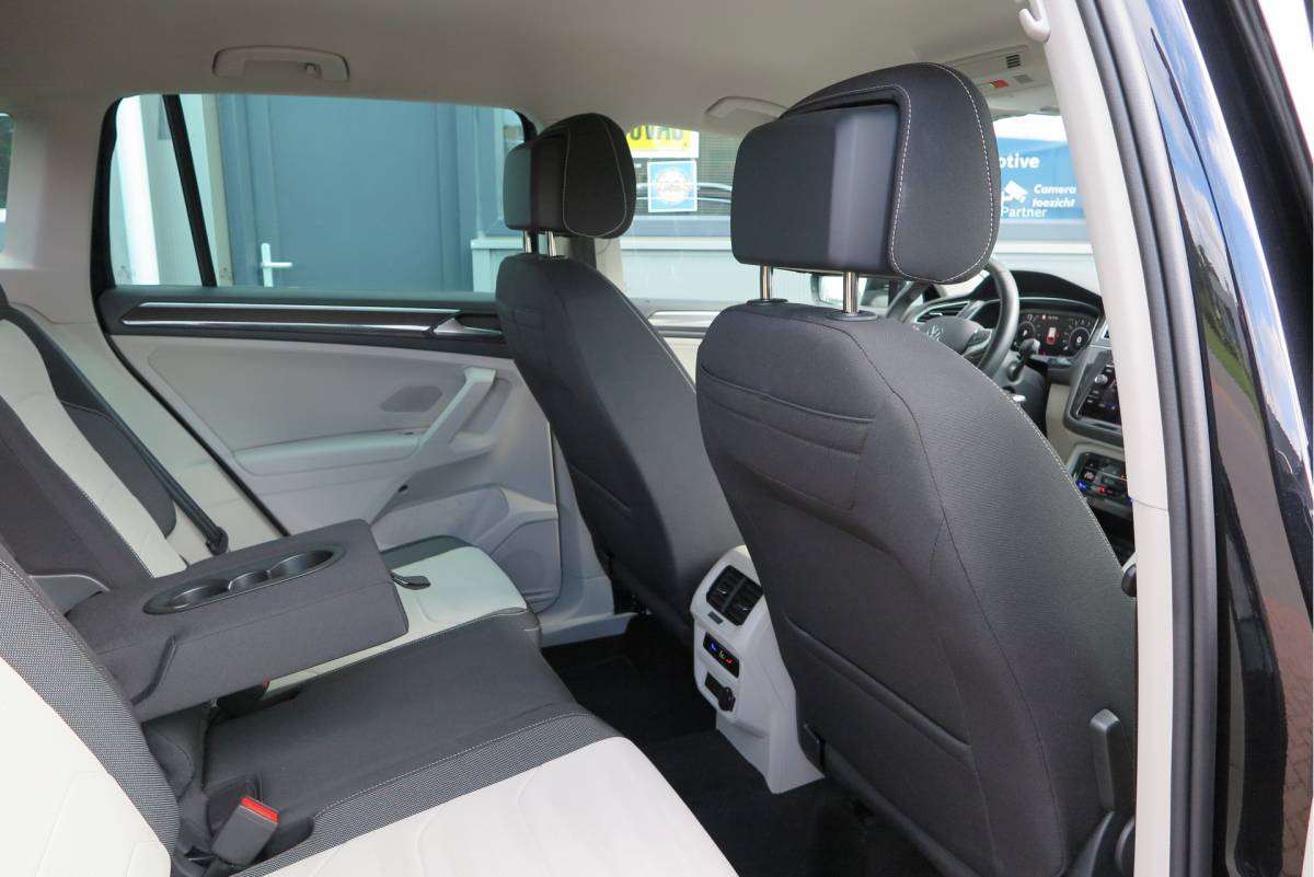 Volkswagen Tiguan Volkswagen Tiguan 1.4 TSI eHybrid Elegance 245pk  DSG ,Led matrix,Virtual cockpit,Trekhaak,Stoelverwarming, Led, DAB+ , PDC, LMV Stuurwiel verwarmd, Carplay etc .