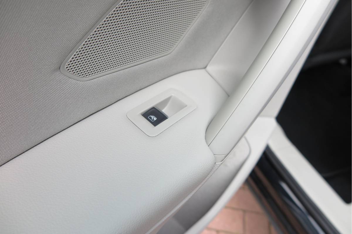 Volkswagen Tiguan Volkswagen Tiguan 1.4 TSI eHybrid Elegance 245pk  DSG ,Led matrix,Virtual cockpit,Trekhaak,Stoelverwarming, Led, DAB+ , PDC, LMV Stuurwiel verwarmd, Carplay etc .