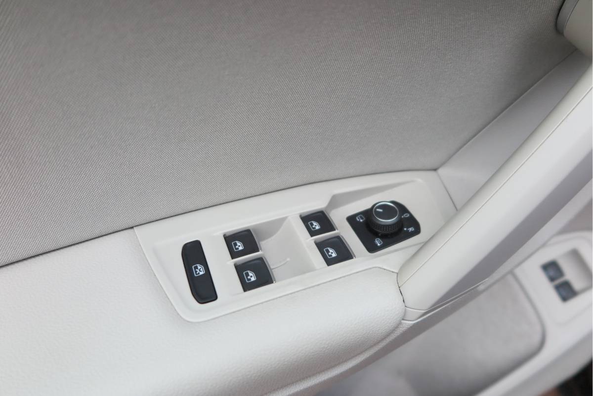 Volkswagen Tiguan Volkswagen Tiguan 1.4 TSI eHybrid Elegance 245pk  DSG ,Led matrix,Virtual cockpit,Trekhaak,Stoelverwarming, Led, DAB+ , PDC, LMV Stuurwiel verwarmd, Carplay etc .