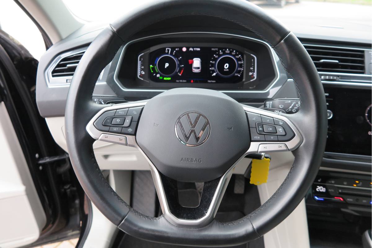 Volkswagen Tiguan Volkswagen Tiguan 1.4 TSI eHybrid Elegance 245pk  DSG ,Led matrix,Virtual cockpit,Trekhaak,Stoelverwarming, Led, DAB+ , PDC, LMV Stuurwiel verwarmd, Carplay etc .