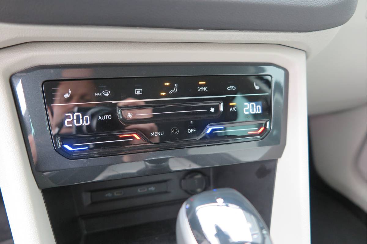 Volkswagen Tiguan Volkswagen Tiguan 1.4 TSI eHybrid Elegance 245pk  DSG ,Led matrix,Virtual cockpit,Trekhaak,Stoelverwarming, Led, DAB+ , PDC, LMV Stuurwiel verwarmd, Carplay etc .