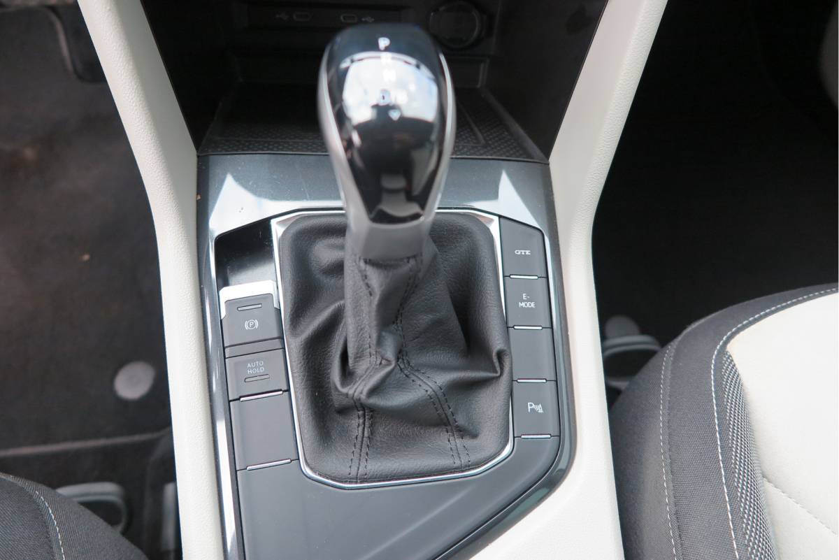 Volkswagen Tiguan Volkswagen Tiguan 1.4 TSI eHybrid Elegance 245pk  DSG ,Led matrix,Virtual cockpit,Trekhaak,Stoelverwarming, Led, DAB+ , PDC, LMV Stuurwiel verwarmd, Carplay etc .