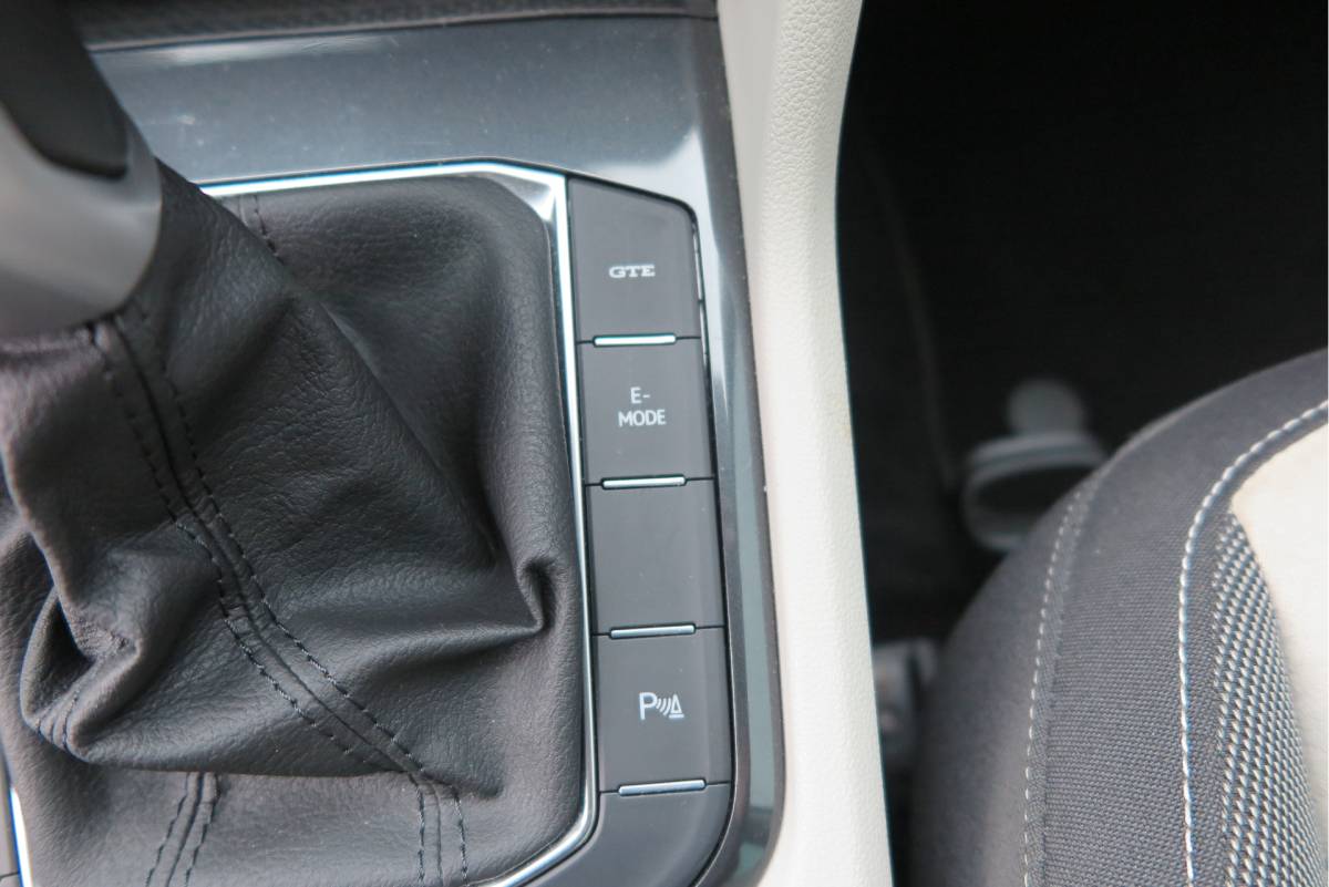 Volkswagen Tiguan Volkswagen Tiguan 1.4 TSI eHybrid Elegance 245pk  DSG ,Led matrix,Virtual cockpit,Trekhaak,Stoelverwarming, Led, DAB+ , PDC, LMV Stuurwiel verwarmd, Carplay etc .