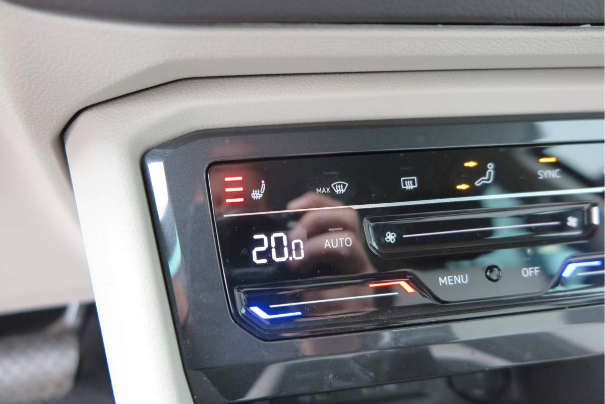 Volkswagen Tiguan Volkswagen Tiguan 1.4 TSI eHybrid Elegance 245pk  DSG ,Led matrix,Virtual cockpit,Trekhaak,Stoelverwarming, Led, DAB+ , PDC, LMV Stuurwiel verwarmd, Carplay etc .