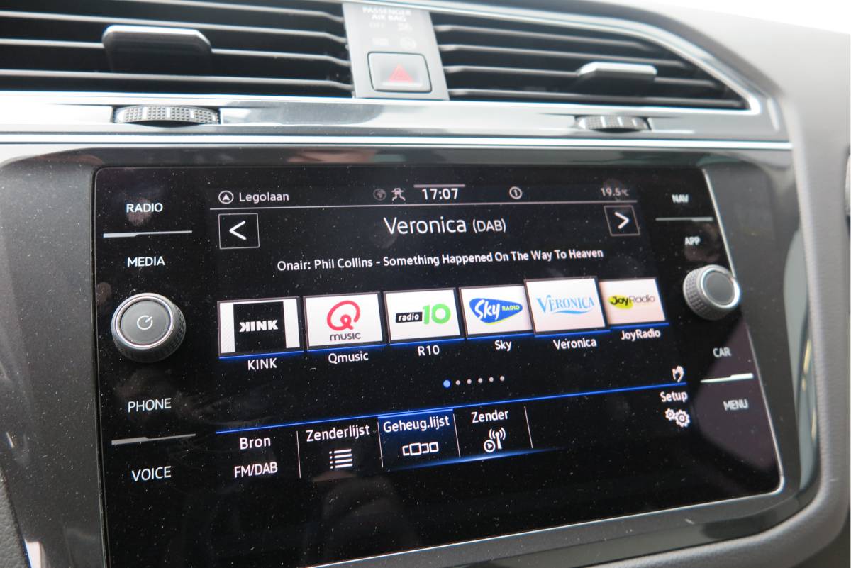 Volkswagen Tiguan Volkswagen Tiguan 1.4 TSI eHybrid Elegance 245pk  DSG ,Led matrix,Virtual cockpit,Trekhaak,Stoelverwarming, Led, DAB+ , PDC, LMV Stuurwiel verwarmd, Carplay etc .