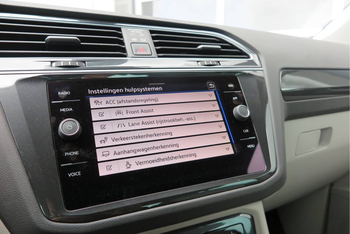 Volkswagen Tiguan Volkswagen Tiguan 1.4 TSI eHybrid Elegance 245pk  DSG ,Led matrix,Virtual cockpit,Trekhaak,Stoelverwarming, Led, DAB+ , PDC, LMV Stuurwiel verwarmd, Carplay etc .