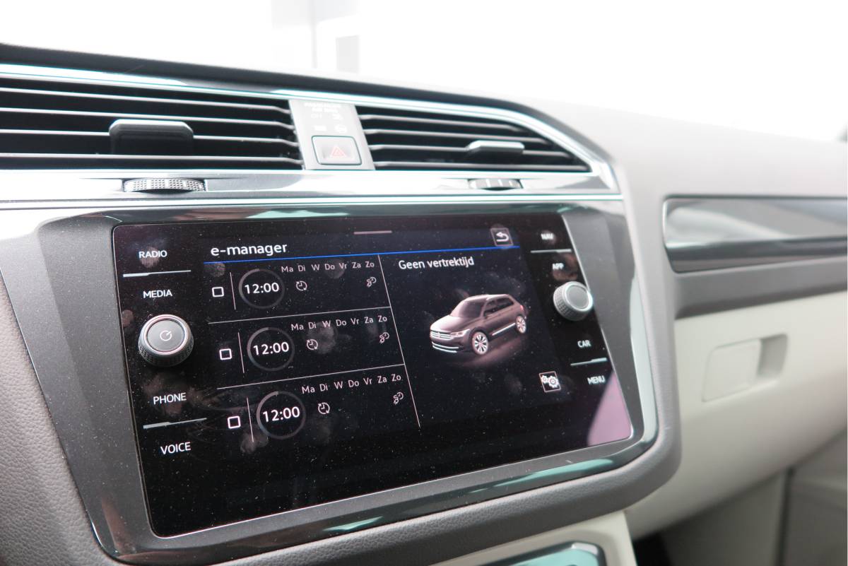 Volkswagen Tiguan Volkswagen Tiguan 1.4 TSI eHybrid Elegance 245pk  DSG ,Led matrix,Virtual cockpit,Trekhaak,Stoelverwarming, Led, DAB+ , PDC, LMV Stuurwiel verwarmd, Carplay etc .