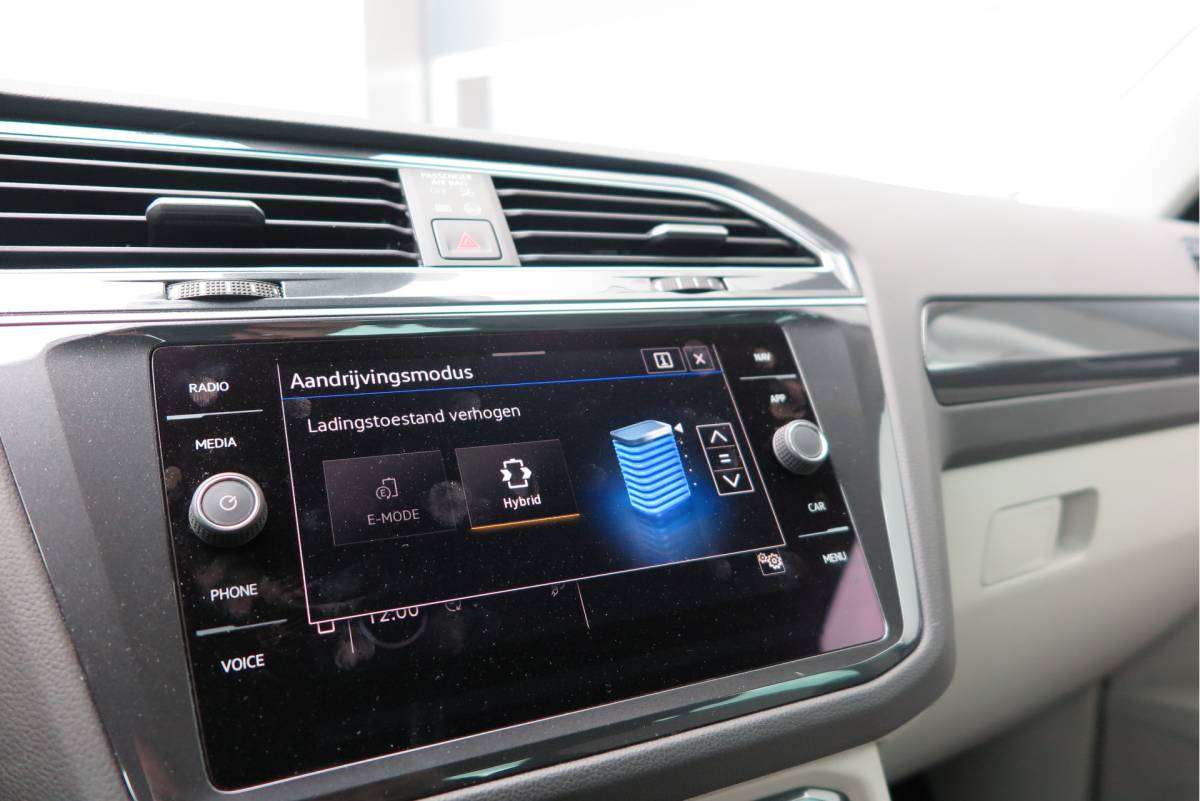 Volkswagen Tiguan Volkswagen Tiguan 1.4 TSI eHybrid Elegance 245pk  DSG ,Led matrix,Virtual cockpit,Trekhaak,Stoelverwarming, Led, DAB+ , PDC, LMV Stuurwiel verwarmd, Carplay etc .