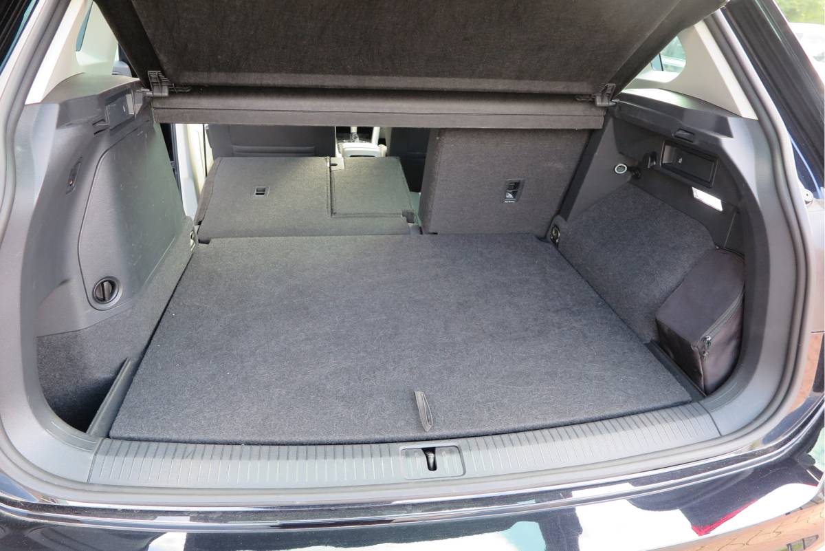 Volkswagen Tiguan Volkswagen Tiguan 1.4 TSI eHybrid Elegance 245pk  DSG ,Led matrix,Virtual cockpit,Trekhaak,Stoelverwarming, Led, DAB+ , PDC, LMV Stuurwiel verwarmd, Carplay etc .