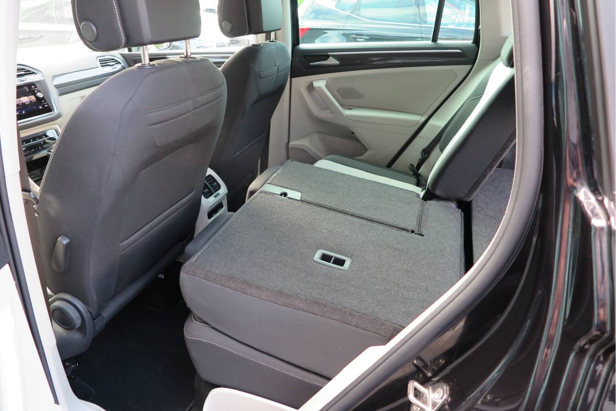 Volkswagen Tiguan Volkswagen Tiguan 1.4 TSI eHybrid Elegance 245pk  DSG ,Led matrix,Virtual cockpit,Trekhaak,Stoelverwarming, Led, DAB+ , PDC, LMV Stuurwiel verwarmd, Carplay etc .