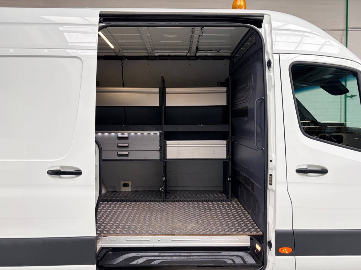 Mercedes-Benz Sprinter Mercedes-Benz Sprinter Servicewagen automaat 316 160PK 2.2 CDI euro6 L2H2 Trekhaak 3500KG! Kasten, Victron V230, RIJKLAARPRIJS!