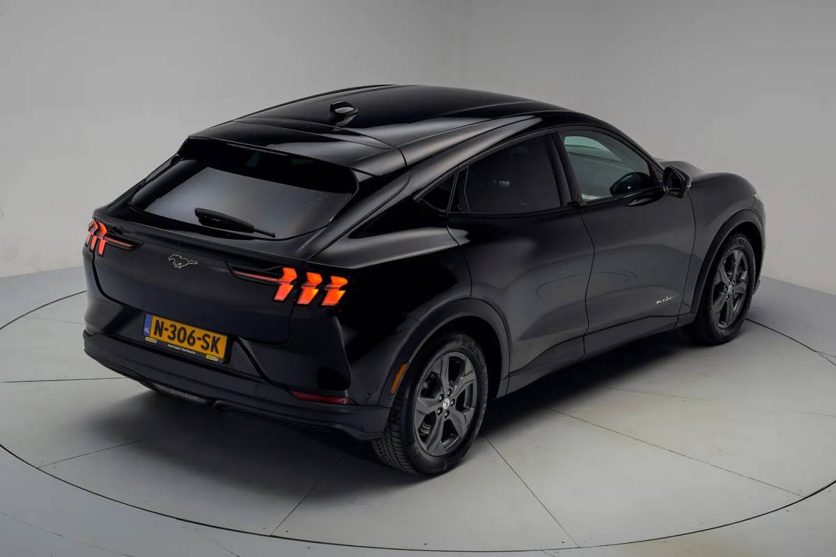Ford Mustang Mach-E Ford Mustang Mach-E 75 kWh RWD [ B&O Leder Navi Camera Stuur-&stoelverwarming ]
