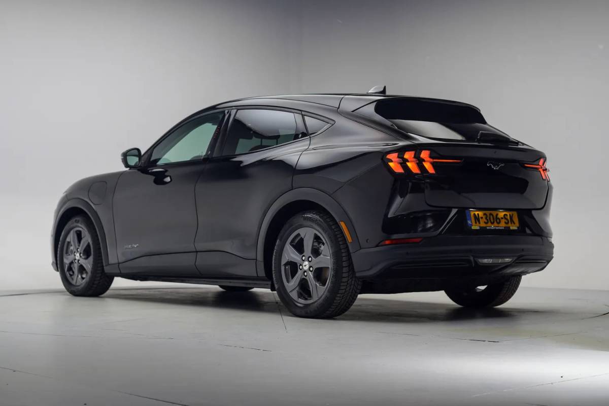 Ford Mustang Mach-E Ford Mustang Mach-E 75 kWh RWD [ B&O Leder Navi Camera Stuur-&stoelverwarming ]