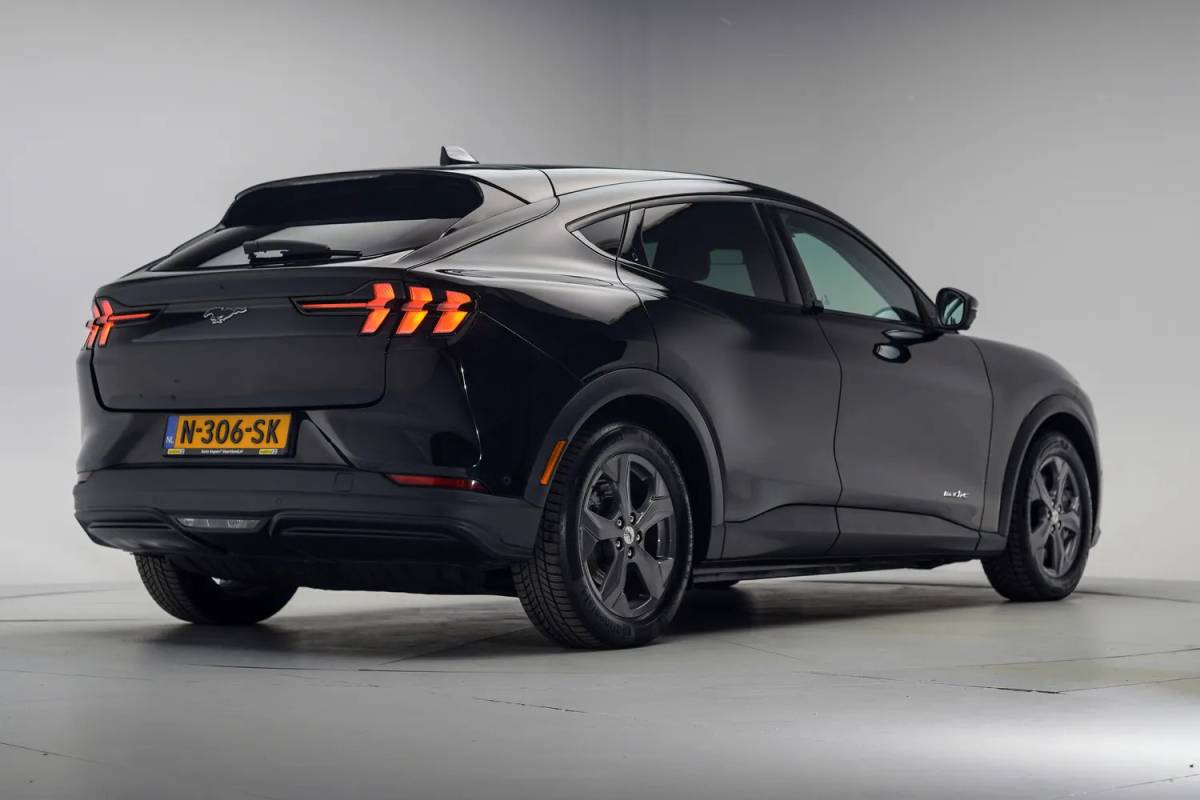 Ford Mustang Mach-E Ford Mustang Mach-E 75 kWh RWD [ B&O Leder Navi Camera Stuur-&stoelverwarming ]