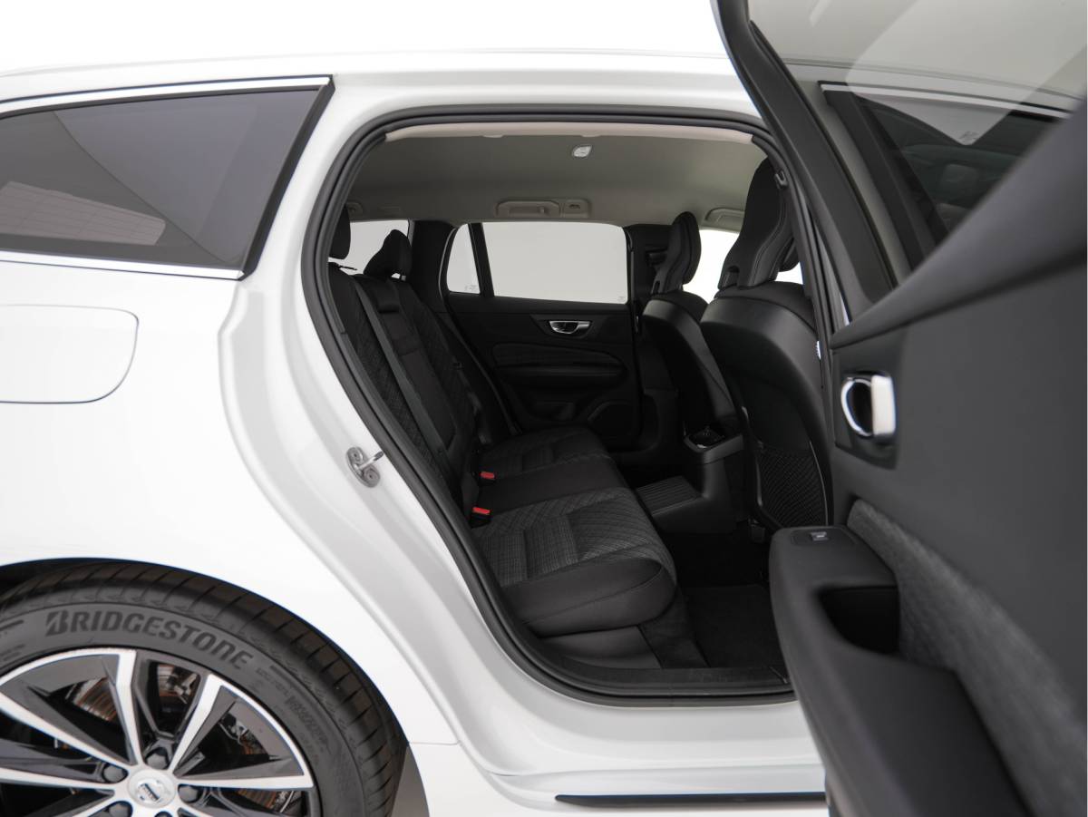 Volvo V60 Volvo V60 2.0 T6 Core Bright AWD (Plug-In) {SoH-97%} (INCL-BTW)  Aut. *FULL-LED | DIGI-COCKPIT | CAMERA | HEATED-COMFORTSEATS | KEYLESS | DAB | PRIVACY-GLASS | CARPLAY | NAVI-FULLMAP | TOWBAR | 18”ALU*