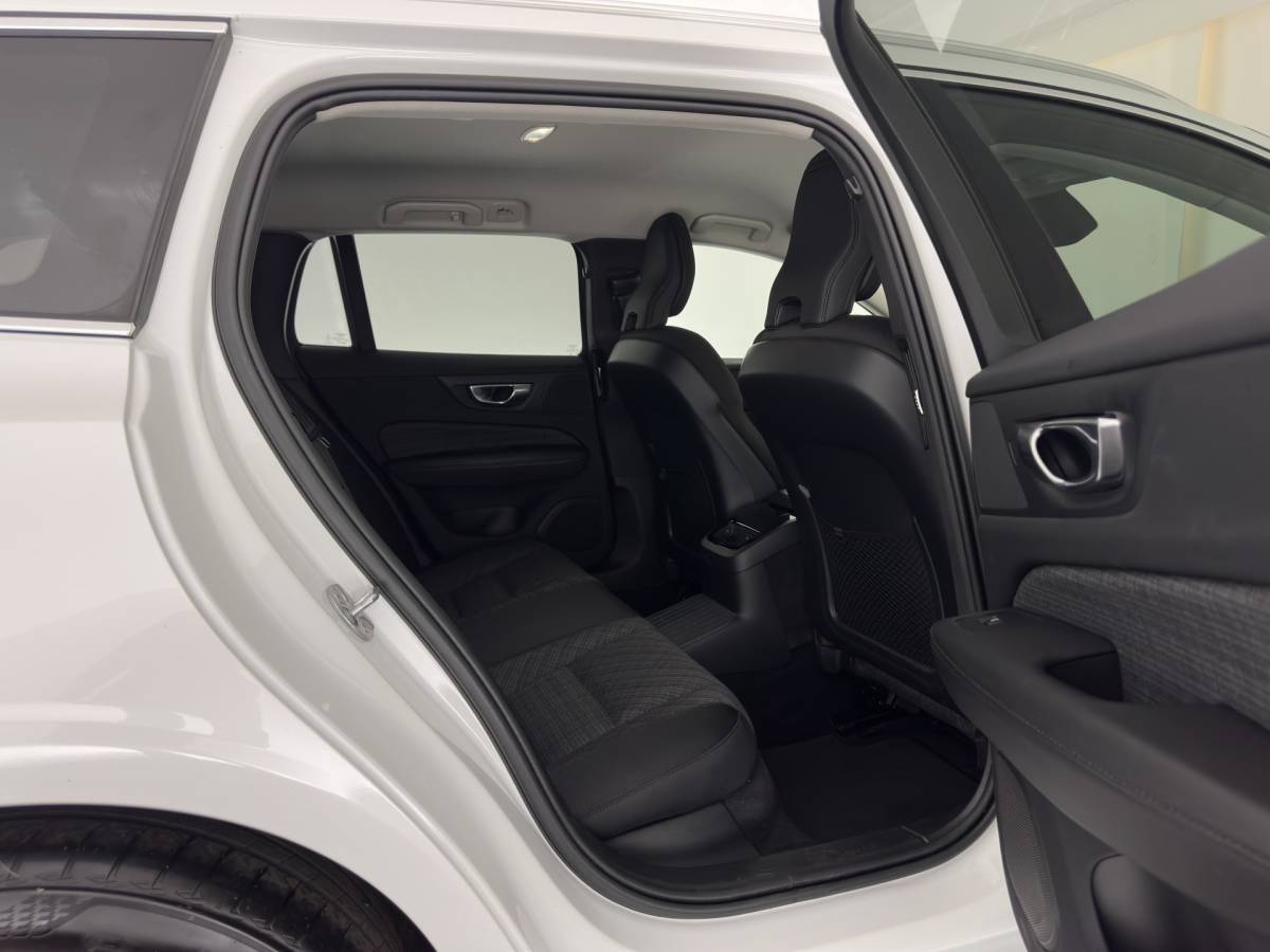 Volvo V60 Volvo V60 2.0 T6 Core Bright AWD (Plug-In) {SoH-97%} (INCL-BTW)  Aut. *FULL-LED | DIGI-COCKPIT | CAMERA | HEATED-COMFORTSEATS | KEYLESS | DAB | PRIVACY-GLASS | CARPLAY | NAVI-FULLMAP | TOWBAR | 18”ALU*