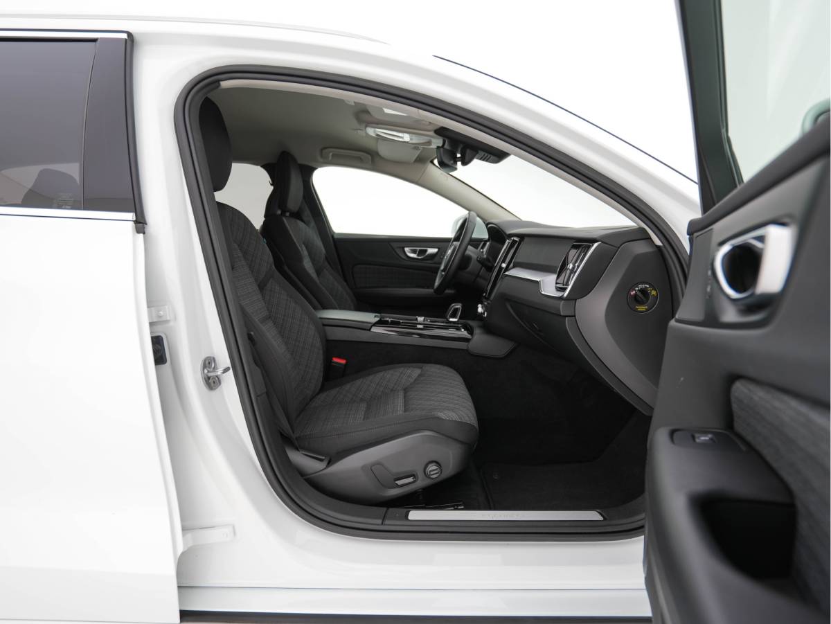 Volvo V60 Volvo V60 2.0 T6 Core Bright AWD (Plug-In) {SoH-97%} (INCL-BTW)  Aut. *FULL-LED | DIGI-COCKPIT | CAMERA | HEATED-COMFORTSEATS | KEYLESS | DAB | PRIVACY-GLASS | CARPLAY | NAVI-FULLMAP | TOWBAR | 18”ALU*