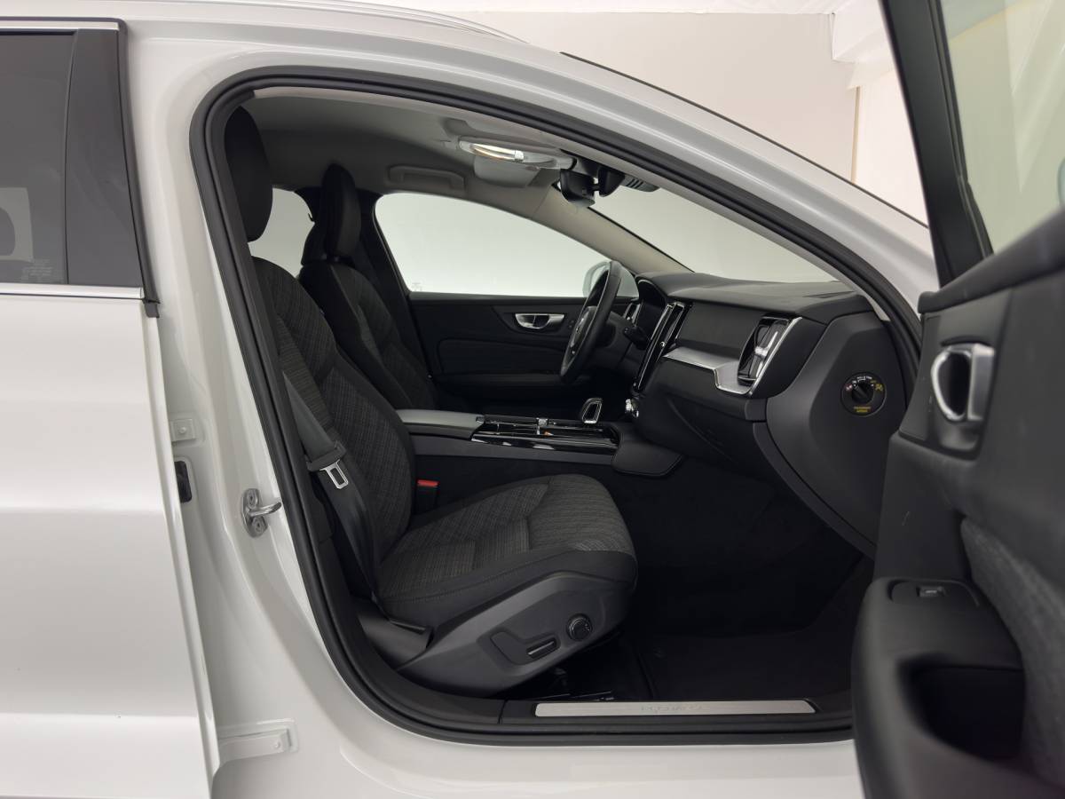 Volvo V60 Volvo V60 2.0 T6 Core Bright AWD (Plug-In) {SoH-97%} (INCL-BTW)  Aut. *FULL-LED | DIGI-COCKPIT | CAMERA | HEATED-COMFORTSEATS | KEYLESS | DAB | PRIVACY-GLASS | CARPLAY | NAVI-FULLMAP | TOWBAR | 18”ALU*