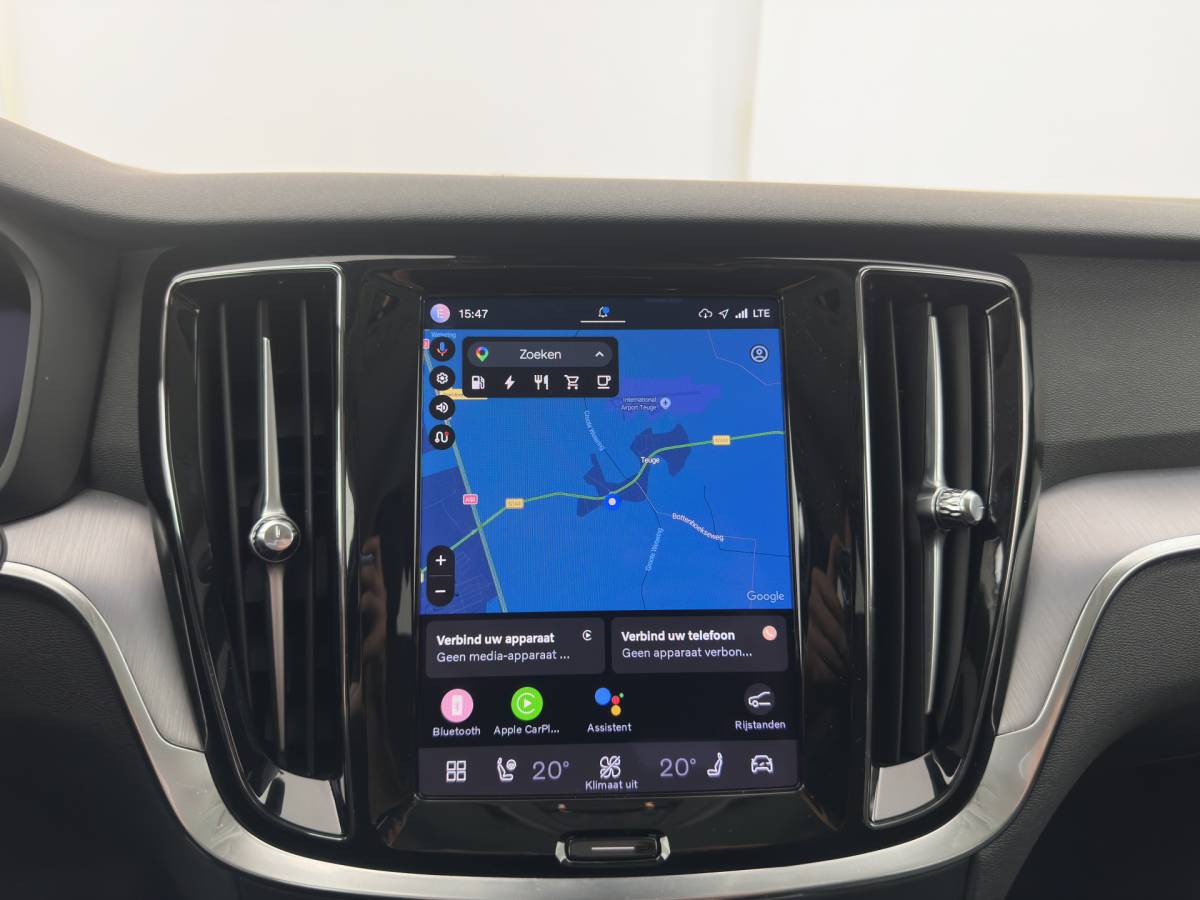 Volvo V60 Volvo V60 2.0 T6 Core Bright AWD (Plug-In) {SoH-97%} (INCL-BTW)  Aut. *FULL-LED | DIGI-COCKPIT | CAMERA | HEATED-COMFORTSEATS | KEYLESS | DAB | PRIVACY-GLASS | CARPLAY | NAVI-FULLMAP | TOWBAR | 18”ALU*