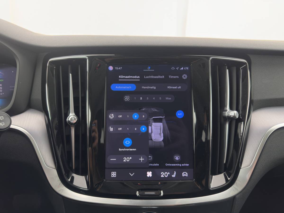 Volvo V60 Volvo V60 2.0 T6 Core Bright AWD (Plug-In) {SoH-97%} (INCL-BTW)  Aut. *FULL-LED | DIGI-COCKPIT | CAMERA | HEATED-COMFORTSEATS | KEYLESS | DAB | PRIVACY-GLASS | CARPLAY | NAVI-FULLMAP | TOWBAR | 18”ALU*