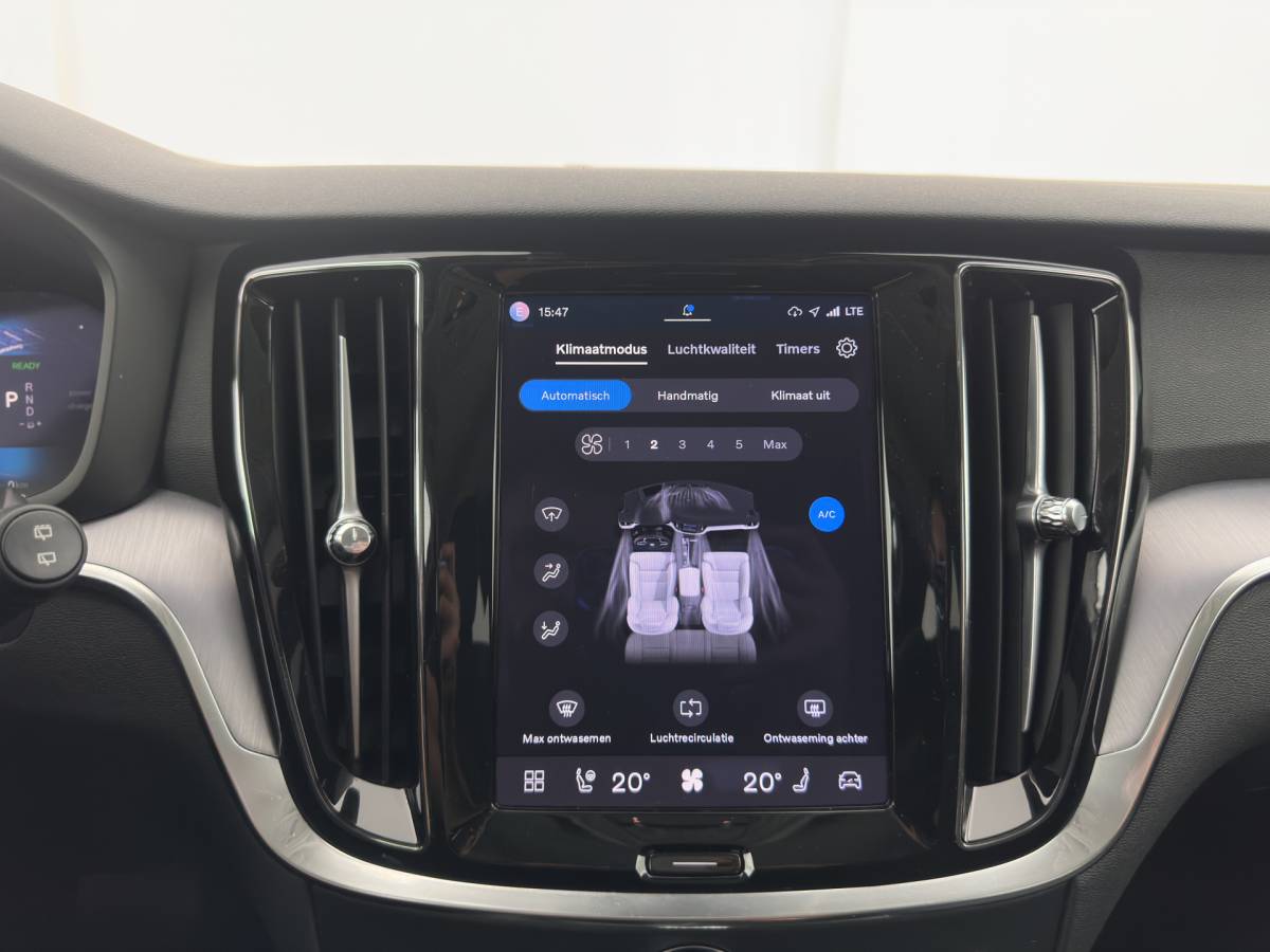 Volvo V60 Volvo V60 2.0 T6 Core Bright AWD (Plug-In) {SoH-97%} (INCL-BTW)  Aut. *FULL-LED | DIGI-COCKPIT | CAMERA | HEATED-COMFORTSEATS | KEYLESS | DAB | PRIVACY-GLASS | CARPLAY | NAVI-FULLMAP | TOWBAR | 18”ALU*