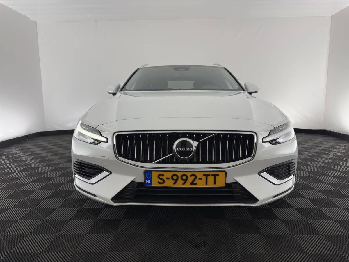 Volvo V60 Volvo V60 2.0 T6 Core Bright AWD (Plug-In) {SoH-97%} (INCL-BTW)  Aut. *FULL-LED | DIGI-COCKPIT | CAMERA | HEATED-COMFORTSEATS | KEYLESS | DAB | PRIVACY-GLASS | CARPLAY | NAVI-FULLMAP | TOWBAR | 18”ALU*