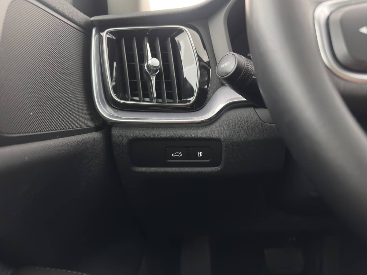 Volvo V60 Volvo V60 2.0 T6 Core Bright AWD (Plug-In) {SoH-97%} (INCL-BTW)  Aut. *FULL-LED | DIGI-COCKPIT | CAMERA | HEATED-COMFORTSEATS | KEYLESS | DAB | PRIVACY-GLASS | CARPLAY | NAVI-FULLMAP | TOWBAR | 18”ALU*