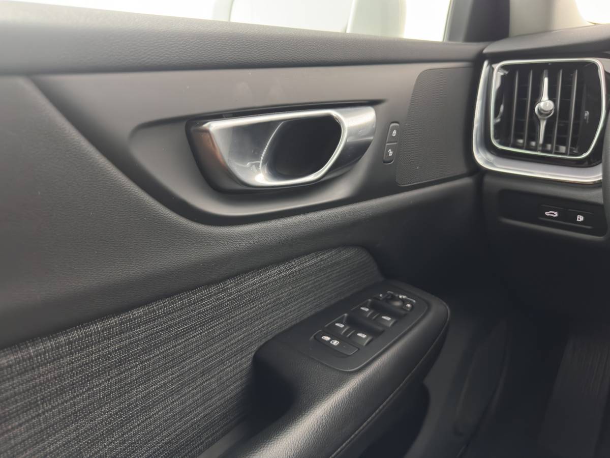 Volvo V60 Volvo V60 2.0 T6 Core Bright AWD (Plug-In) {SoH-97%} (INCL-BTW)  Aut. *FULL-LED | DIGI-COCKPIT | CAMERA | HEATED-COMFORTSEATS | KEYLESS | DAB | PRIVACY-GLASS | CARPLAY | NAVI-FULLMAP | TOWBAR | 18”ALU*