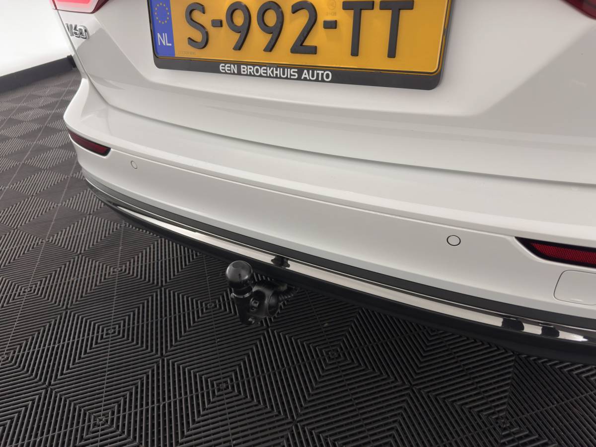 Volvo V60 Volvo V60 2.0 T6 Core Bright AWD (Plug-In) {SoH-97%} (INCL-BTW)  Aut. *FULL-LED | DIGI-COCKPIT | CAMERA | HEATED-COMFORTSEATS | KEYLESS | DAB | PRIVACY-GLASS | CARPLAY | NAVI-FULLMAP | TOWBAR | 18”ALU*