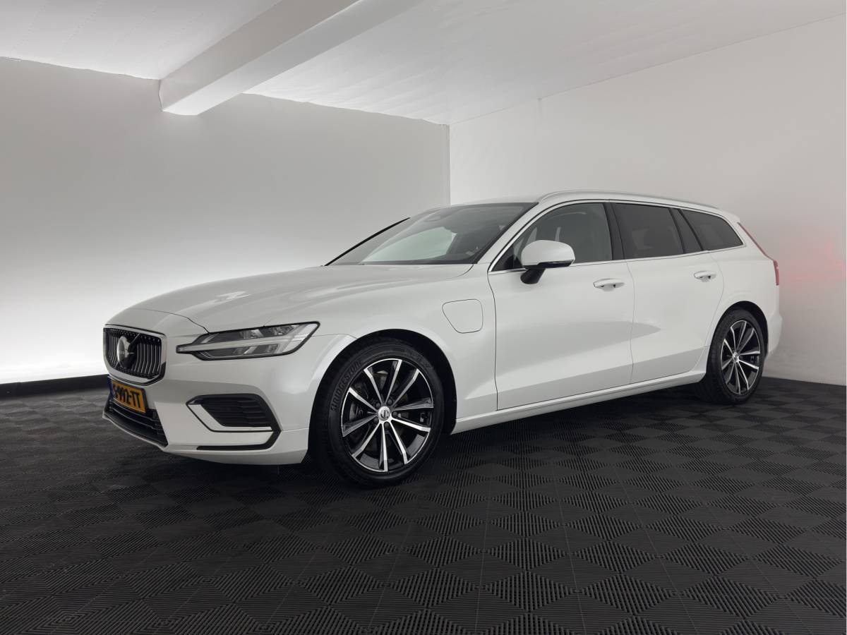 Volvo V60 Volvo V60 2.0 T6 Core Bright AWD (Plug-In) {SoH-97%} (INCL-BTW)  Aut. *FULL-LED | DIGI-COCKPIT | CAMERA | HEATED-COMFORTSEATS | KEYLESS | DAB | PRIVACY-GLASS | CARPLAY | NAVI-FULLMAP | TOWBAR | 18”ALU*