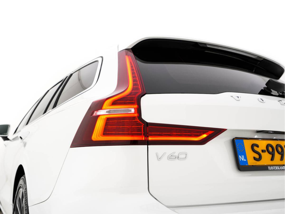 Volvo V60 Volvo V60 2.0 T6 Core Bright AWD (Plug-In) {SoH-97%} (INCL-BTW)  Aut. *FULL-LED | DIGI-COCKPIT | CAMERA | HEATED-COMFORTSEATS | KEYLESS | DAB | PRIVACY-GLASS | CARPLAY | NAVI-FULLMAP | TOWBAR | 18”ALU*