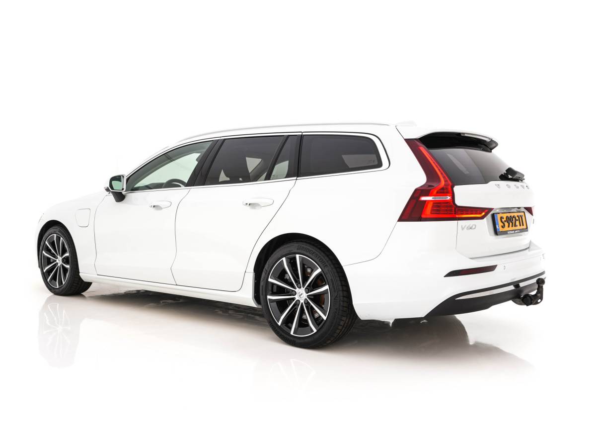 Volvo V60 Volvo V60 2.0 T6 Core Bright AWD (Plug-In) {SoH-97%} (INCL-BTW)  Aut. *FULL-LED | DIGI-COCKPIT | CAMERA | HEATED-COMFORTSEATS | KEYLESS | DAB | PRIVACY-GLASS | CARPLAY | NAVI-FULLMAP | TOWBAR | 18”ALU*