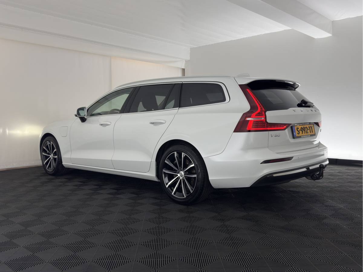 Volvo V60 Volvo V60 2.0 T6 Core Bright AWD (Plug-In) {SoH-97%} (INCL-BTW)  Aut. *FULL-LED | DIGI-COCKPIT | CAMERA | HEATED-COMFORTSEATS | KEYLESS | DAB | PRIVACY-GLASS | CARPLAY | NAVI-FULLMAP | TOWBAR | 18”ALU*