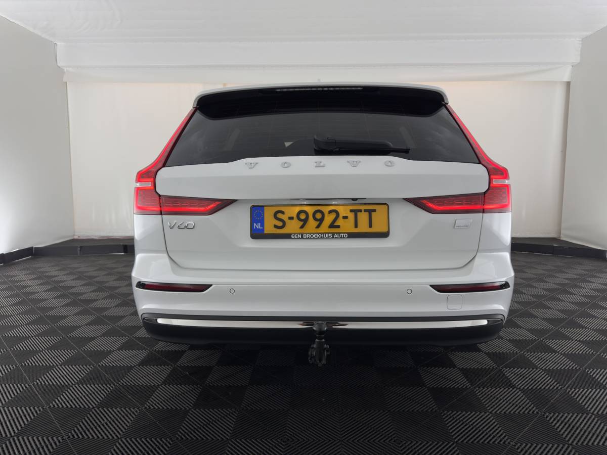 Volvo V60 Volvo V60 2.0 T6 Core Bright AWD (Plug-In) {SoH-97%} (INCL-BTW)  Aut. *FULL-LED | DIGI-COCKPIT | CAMERA | HEATED-COMFORTSEATS | KEYLESS | DAB | PRIVACY-GLASS | CARPLAY | NAVI-FULLMAP | TOWBAR | 18”ALU*