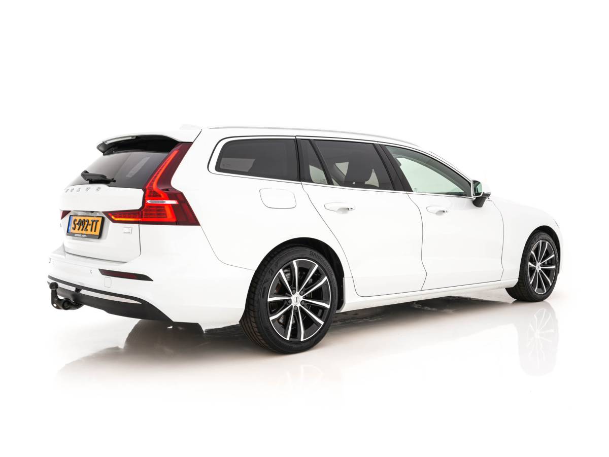 Volvo V60 Volvo V60 2.0 T6 Core Bright AWD (Plug-In) {SoH-97%} (INCL-BTW)  Aut. *FULL-LED | DIGI-COCKPIT | CAMERA | HEATED-COMFORTSEATS | KEYLESS | DAB | PRIVACY-GLASS | CARPLAY | NAVI-FULLMAP | TOWBAR | 18”ALU*