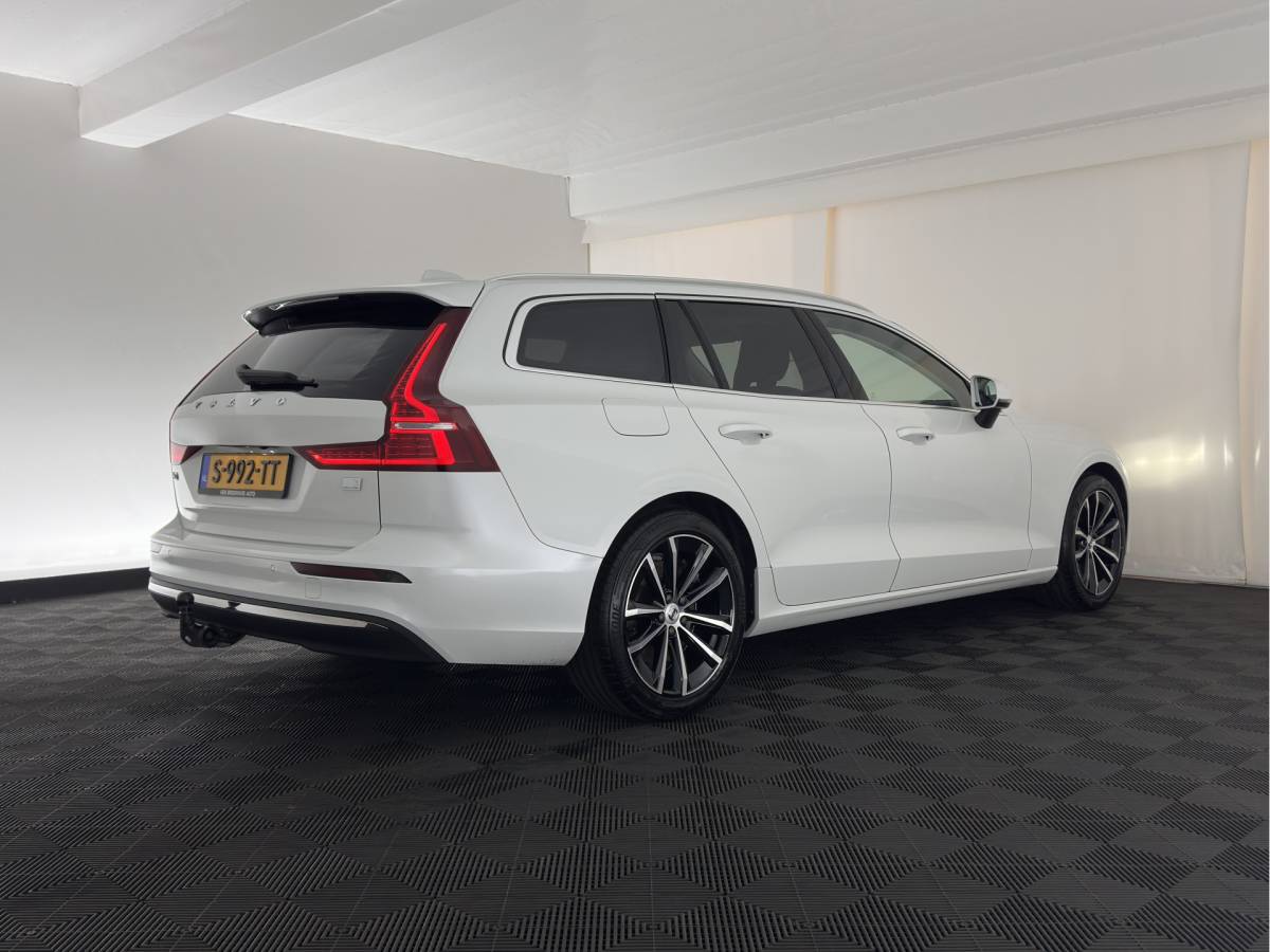 Volvo V60 Volvo V60 2.0 T6 Core Bright AWD (Plug-In) {SoH-97%} (INCL-BTW)  Aut. *FULL-LED | DIGI-COCKPIT | CAMERA | HEATED-COMFORTSEATS | KEYLESS | DAB | PRIVACY-GLASS | CARPLAY | NAVI-FULLMAP | TOWBAR | 18”ALU*