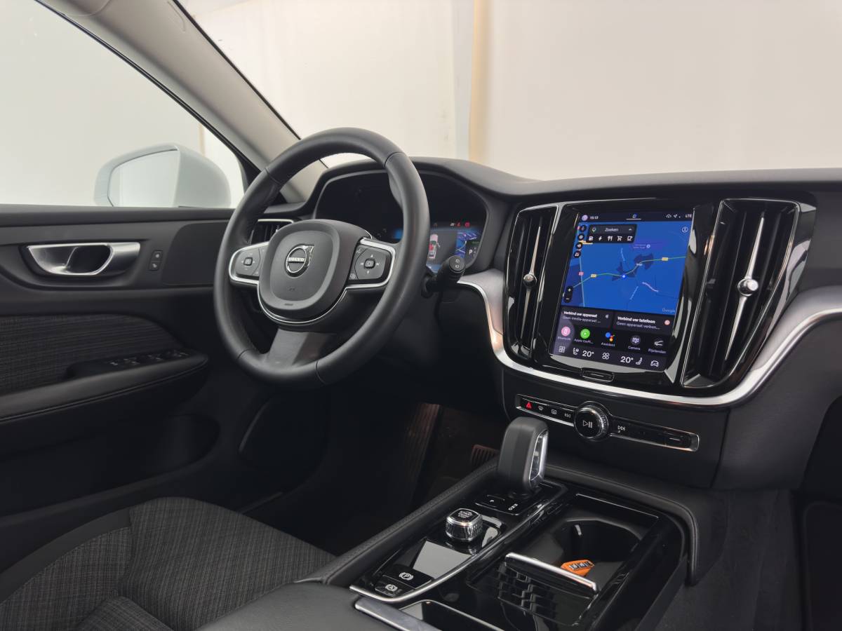 Volvo V60 Volvo V60 2.0 T6 Core Bright AWD (Plug-In) {SoH-97%} (INCL-BTW)  Aut. *FULL-LED | DIGI-COCKPIT | CAMERA | HEATED-COMFORTSEATS | KEYLESS | DAB | PRIVACY-GLASS | CARPLAY | NAVI-FULLMAP | TOWBAR | 18”ALU*
