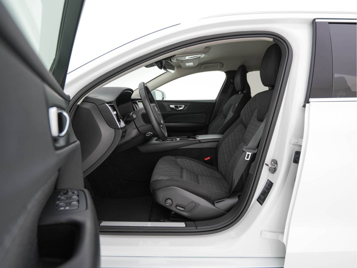 Volvo V60 Volvo V60 2.0 T6 Core Bright AWD (Plug-In) {SoH-97%} (INCL-BTW)  Aut. *FULL-LED | DIGI-COCKPIT | CAMERA | HEATED-COMFORTSEATS | KEYLESS | DAB | PRIVACY-GLASS | CARPLAY | NAVI-FULLMAP | TOWBAR | 18”ALU*