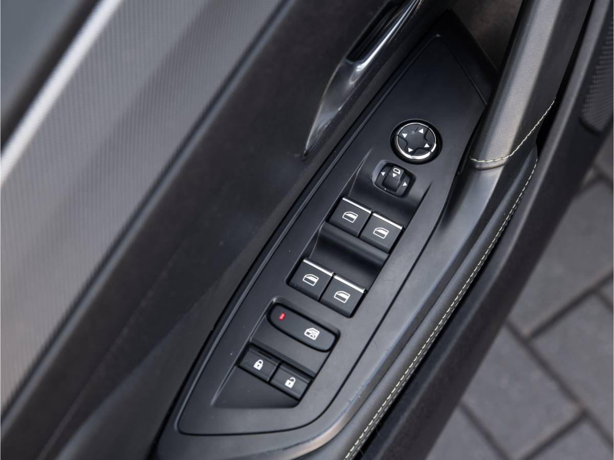 Peugeot 308 Peugeot 308 SW 1.2 PureTech GT Pack Business / PANODAK / TREKHAAK / APPLE CARPLAY