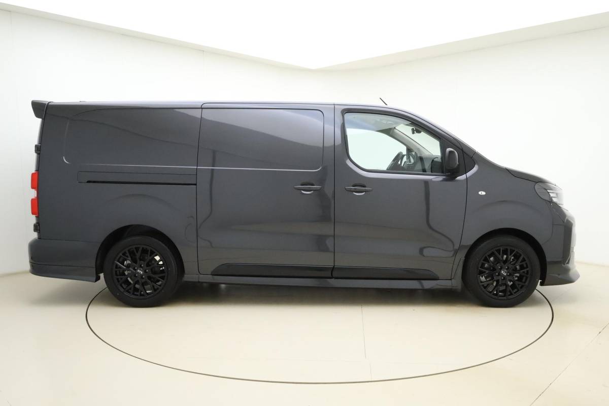 Opel Vivaro-e Opel Vivaro Electric L3 75 kWh | DEMO | Lederen bekleding | STX pakket | Navigatie | Stoelverwarming | Keyless | Laadruimte betimmering | Camera | Lichtmetalen velgen black