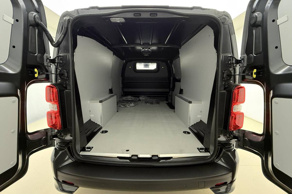 Opel Vivaro-e Opel Vivaro Electric L3 75 kWh | DEMO | Lederen bekleding | STX pakket | Navigatie | Stoelverwarming | Keyless | Laadruimte betimmering | Camera | Lichtmetalen velgen black