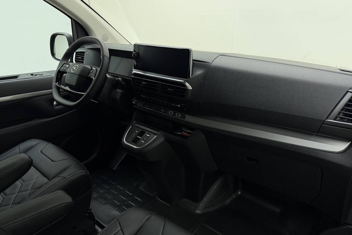 Opel Vivaro-e Opel Vivaro Electric L3 75 kWh | DEMO | Lederen bekleding | STX pakket | Navigatie | Stoelverwarming | Keyless | Laadruimte betimmering | Camera | Lichtmetalen velgen black