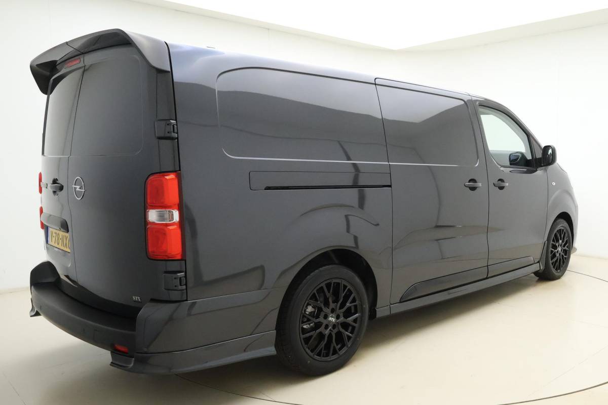 Opel Vivaro-e Opel Vivaro Electric L3 75 kWh | DEMO | Lederen bekleding | STX pakket | Navigatie | Stoelverwarming | Keyless | Laadruimte betimmering | Camera | Lichtmetalen velgen black