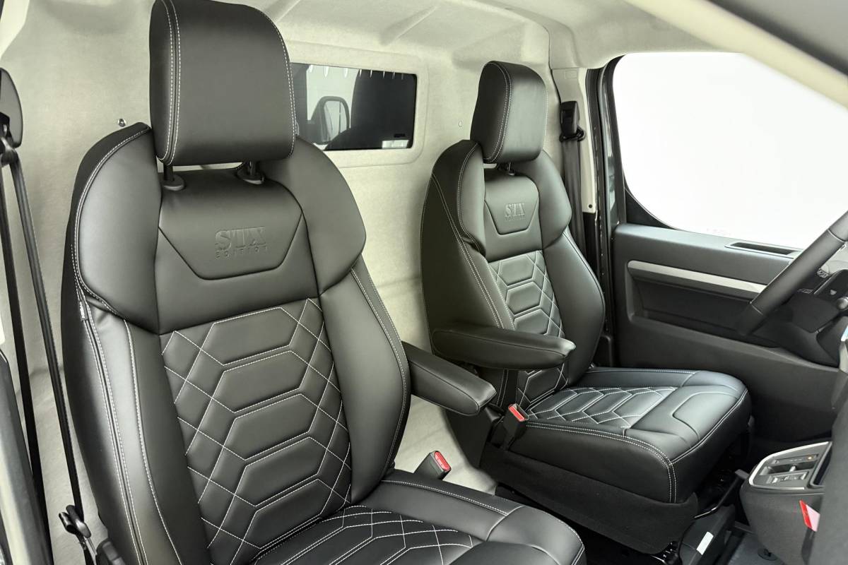Opel Vivaro-e Opel Vivaro Electric L3 75 kWh | DEMO | Lederen bekleding | STX pakket | Navigatie | Stoelverwarming | Keyless | Laadruimte betimmering | Camera | Lichtmetalen velgen black