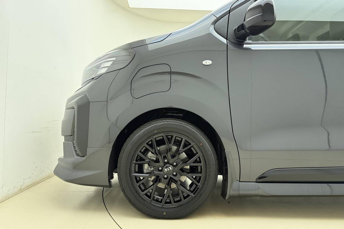 Opel Vivaro-e Opel Vivaro Electric L3 75 kWh | DEMO | Lederen bekleding | STX pakket | Navigatie | Stoelverwarming | Keyless | Laadruimte betimmering | Camera | Lichtmetalen velgen black