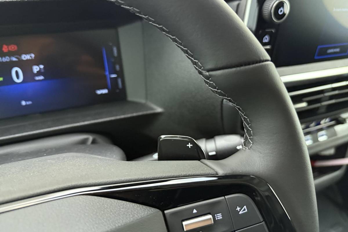 Opel Vivaro-e Opel Vivaro Electric L3 75 kWh | DEMO | Lederen bekleding | STX pakket | Navigatie | Stoelverwarming | Keyless | Laadruimte betimmering | Camera | Lichtmetalen velgen black