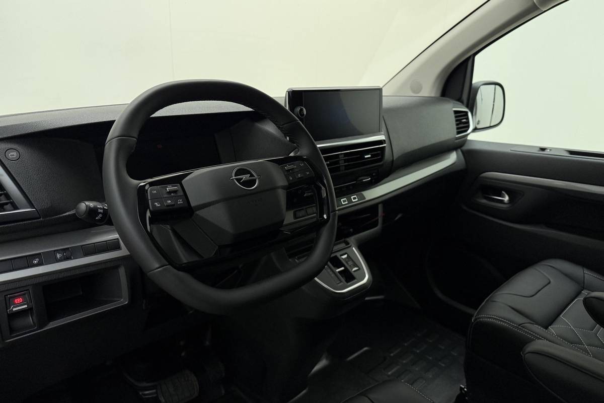 Opel Vivaro-e Opel Vivaro Electric L3 75 kWh | DEMO | Lederen bekleding | STX pakket | Navigatie | Stoelverwarming | Keyless | Laadruimte betimmering | Camera | Lichtmetalen velgen black
