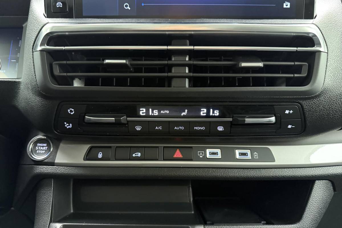 Opel Vivaro-e Opel Vivaro Electric L3 75 kWh | DEMO | Lederen bekleding | STX pakket | Navigatie | Stoelverwarming | Keyless | Laadruimte betimmering | Camera | Lichtmetalen velgen black