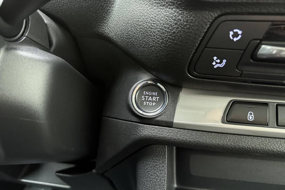 Opel Vivaro-e Opel Vivaro Electric L3 75 kWh | DEMO | Lederen bekleding | STX pakket | Navigatie | Stoelverwarming | Keyless | Laadruimte betimmering | Camera | Lichtmetalen velgen black